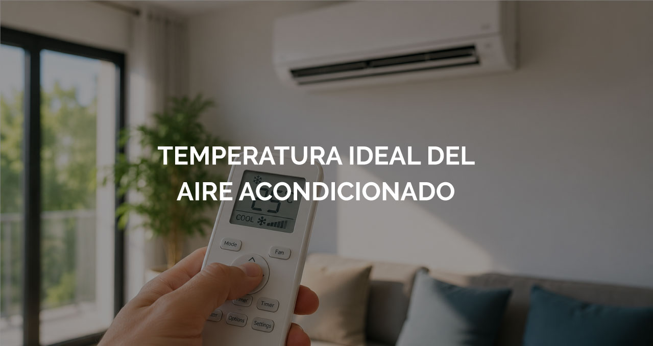 Mando de aire acondicionado configurado a 25 grados en una vivienda durante el verano